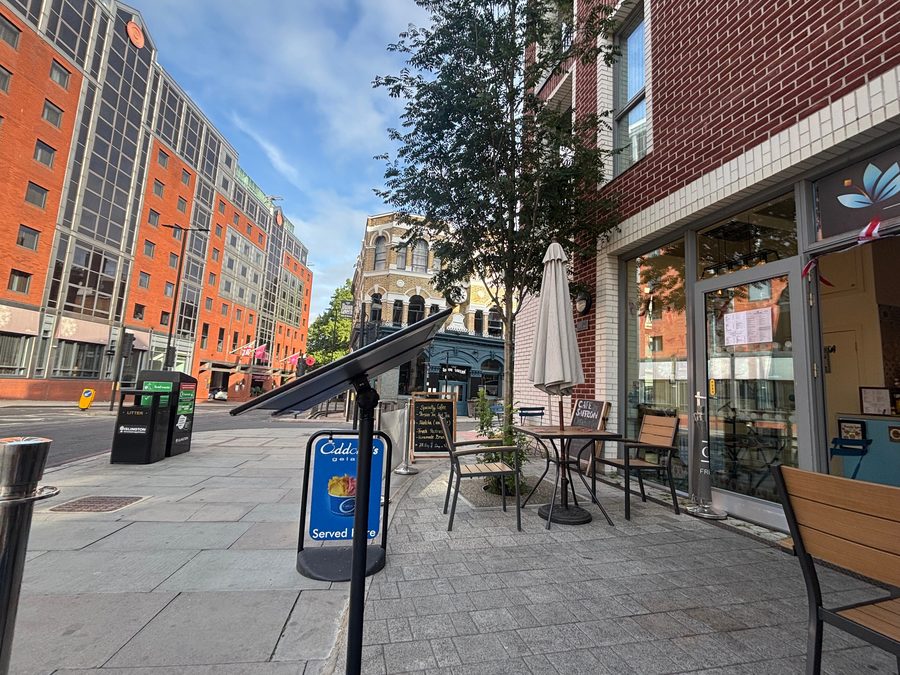 Café Saffron seen from Farringdon Road