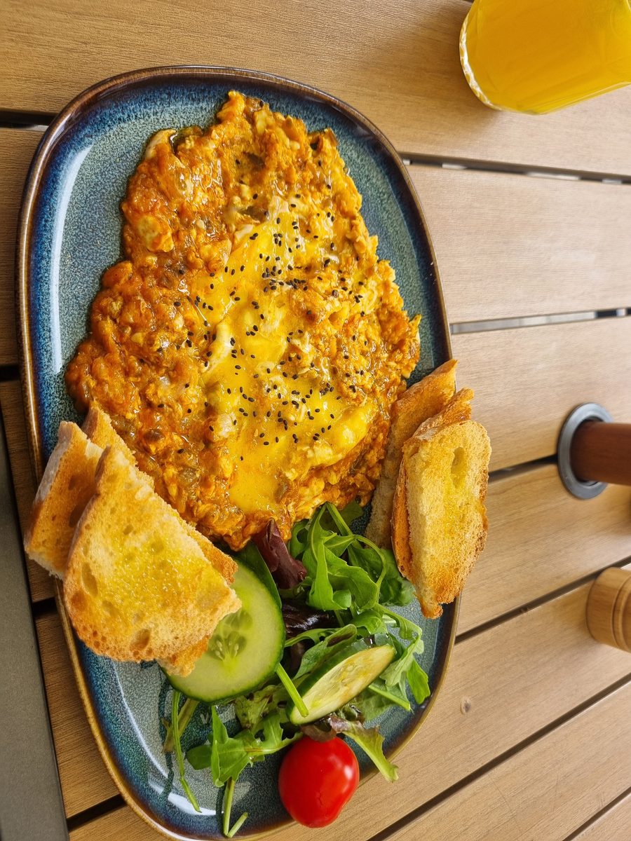 House omelette with melted mozzarella, black seeds and toast
